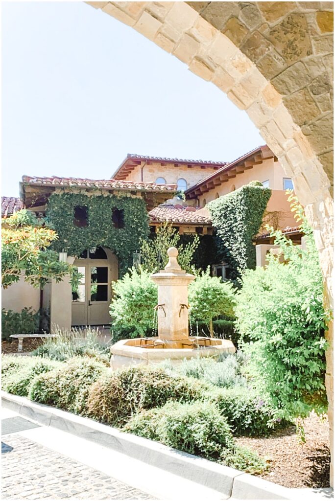 View of outside of Vista Valley Country Club in Southern California Tuscan Wedding Venue